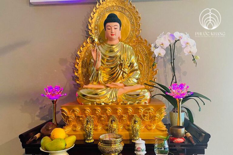 Nên đặt bàn thờ Phật ở sảnh giữa nhà cùng với độ cao hơn đầu người.