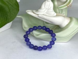 Vòng mã não xanh tím mang năng lượng tích cực